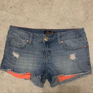 Seven7 Denim Shorts with Coral Pockets